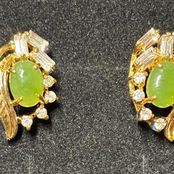 Vintage Jade Stud earrings, Dolphin Ore 18K Gold Electroplate - Picture 2 of 7